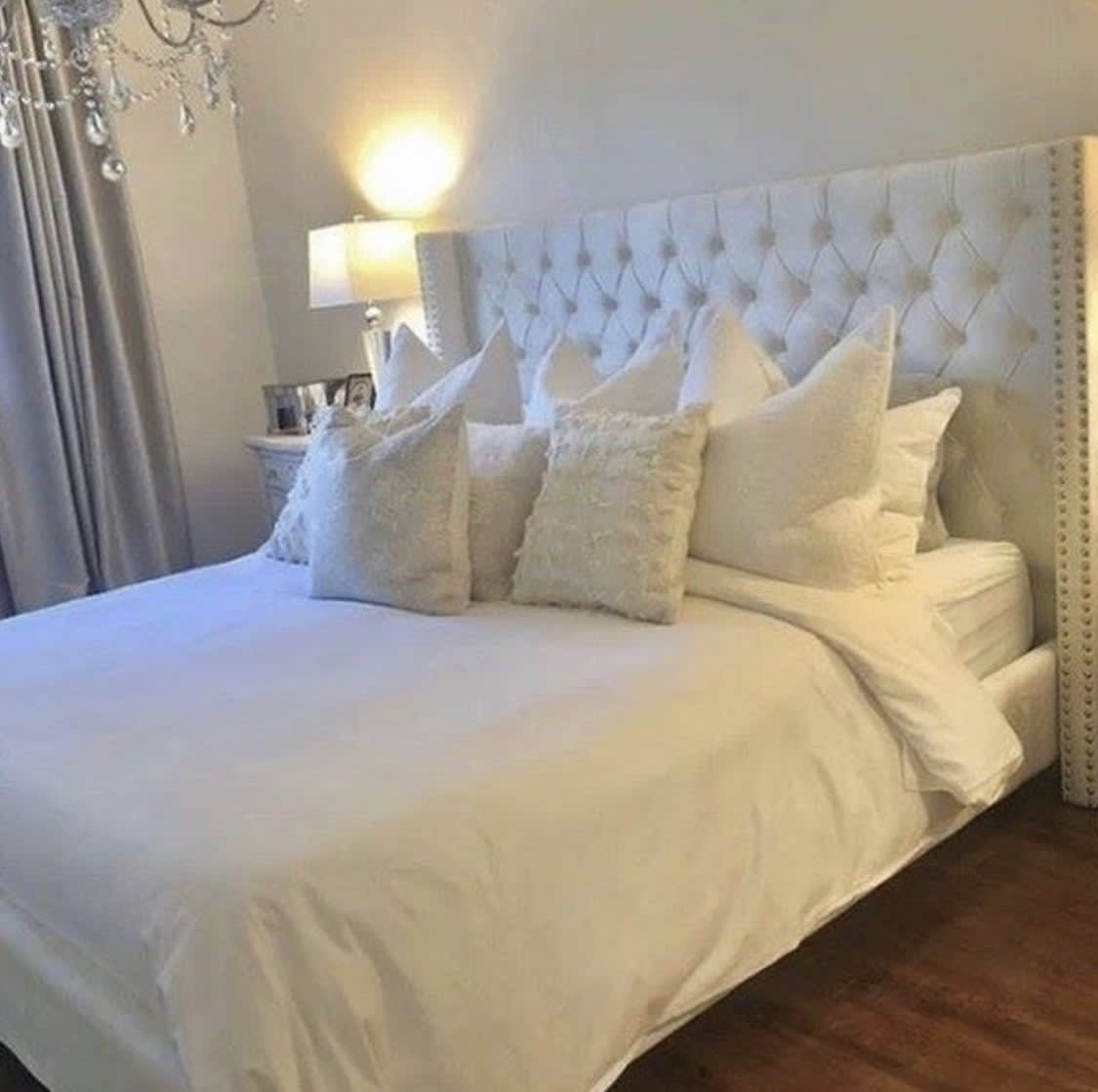 Lit coffre BOX clouté 160x200 cm