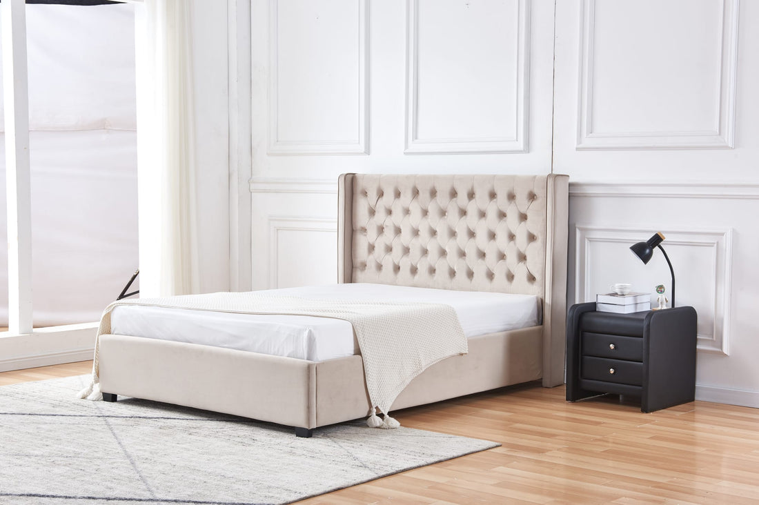 Lit capitonné 140x190 cm ERES en velours clouté sommier inclus