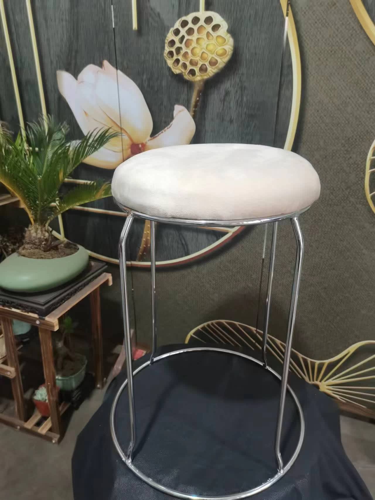 TABOURET VELOURS BEIGE PIED CHROME