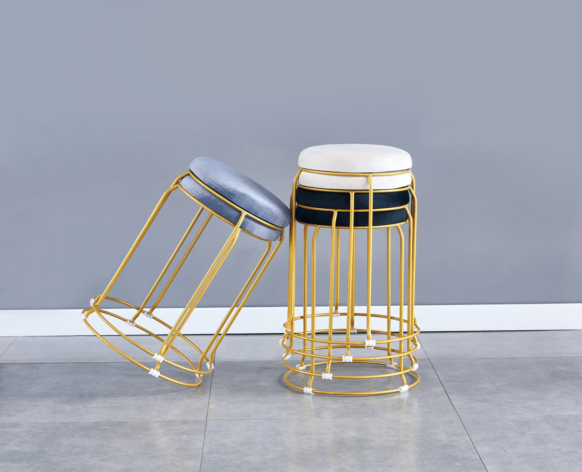 TABOURET DORE VELOURS GRIS (VENDU PAR 10)