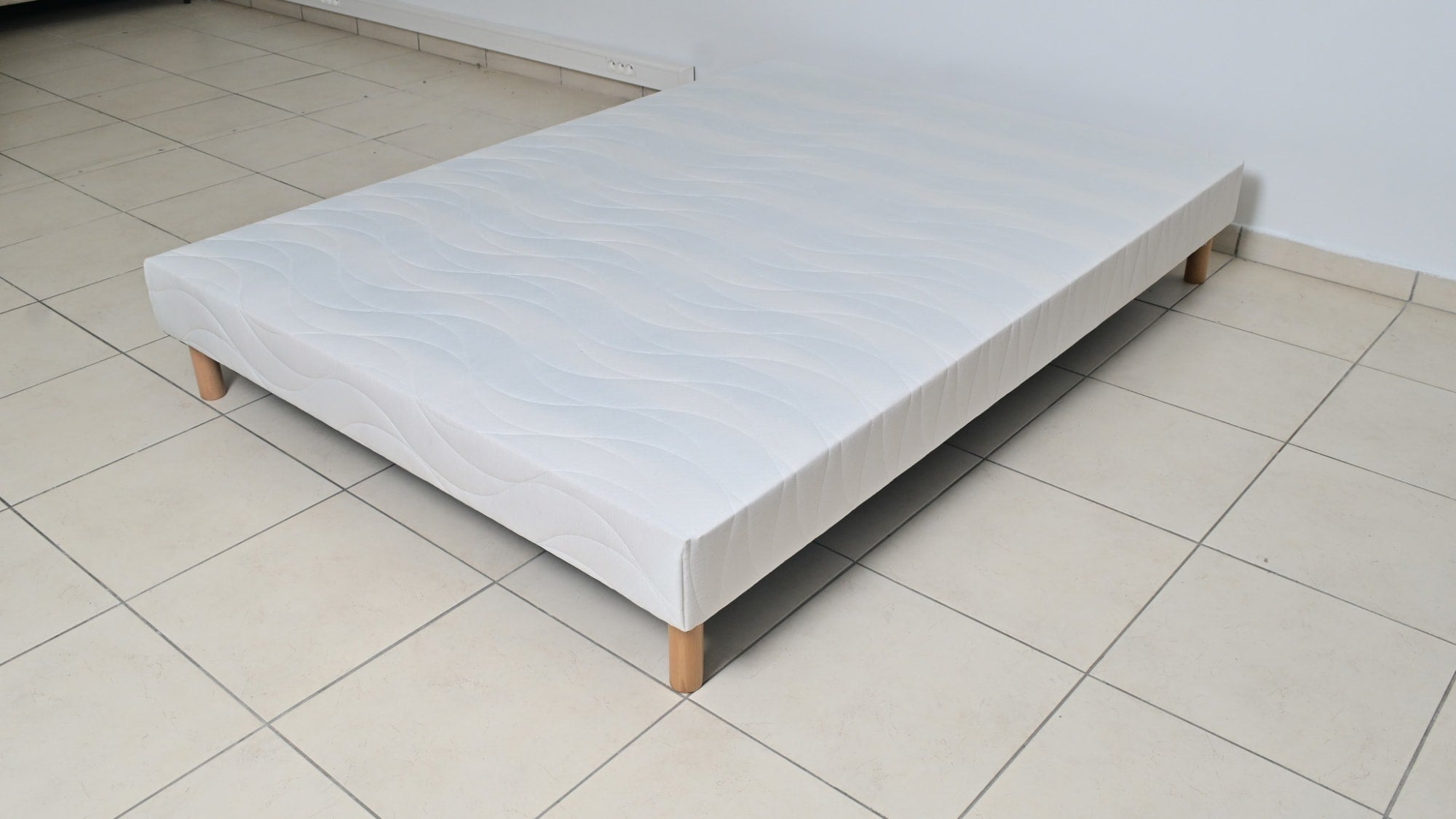 SOMMIER TAPISSIER 140x190 cm + PIEDS OFFERTS